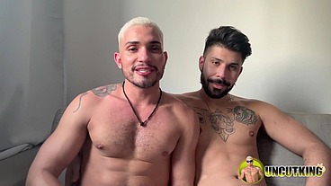 SENTINDO O CHEIO E O GOSTO DE UMA PICA SUCULENTA
