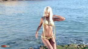 Jessy Wynn: Sexy Photo Session at the Beach with the Sublime Hungarian Jessy Wynn
