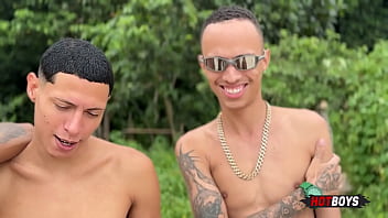 SONHOU QUE ESTAVA NA ILHA DAS PIROCAS COM OS AMIGOS