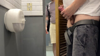Belli stalloni gay con cazzi enormi in azione anale intensa