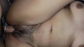 chica caliente de 18 anos folla mi gran polla recibiendo semen en el cono peludo