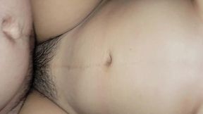 chica caliente de 18 anos folla mi gran polla recibiendo semen en el cono peludo