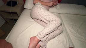 Stepsister Mia is scrolling Reels But let me cum on her White nails feet