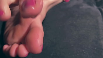 Goddess Maiah&#039_s Foot Tease