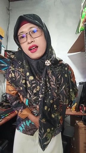 Big Boobs Hijab TS Masturbates Till She Cums