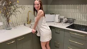 After waking up guy fucks his skinny girlfriend right in the middle of the kitchen