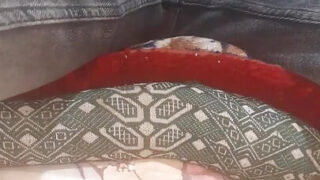 Lelaki Perancis yang kurus dan berbulu dengan zakar besar menggosok dan bercinta antara satu sama lain mentah