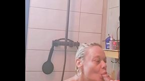 Premier jour de vacances chez un fan qui me baise sous la douche hummmm le kiff