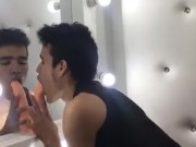 mira como me encanta estar desnudo en camara
