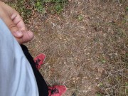 Piscio con il mio cazzo piccolo in pineta