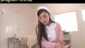 Enfermera chupa y hace paja al paciente