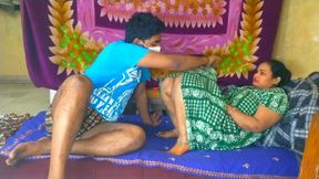 Badi Ko Ungli Karte Hue Pakda - Zor Zor Se Choda Full Chudai Desi Style