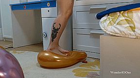 Vicky pops barefoot **4K**