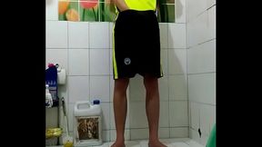 Boy hư t&egrave_ ra quần r&ugrave_i s&oacute_c lọ sau khi đ&aacute_ về