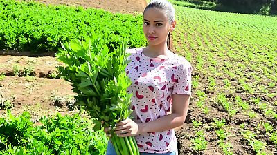 MAMACITAZ - Nasty Latina Knows How To Twerk That Butt - Andreina De Luxe