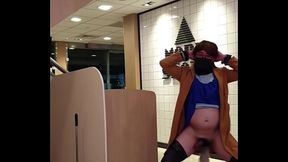 丁筱芃店內露出1