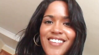 Follada anal al aire libre para una adorable jovencita negra de 18 años con una BBC estirando su culo apretado