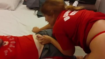 Bombeiro anão com a bombeira polemica