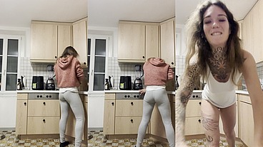 Look how I piss in my pants