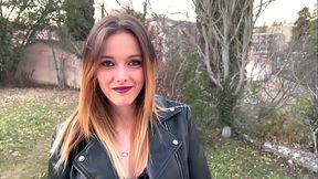 Skyla a le droit &agrave_ 3 bites juste pour elle