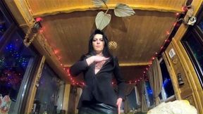 Is there anyone here who wants to receive a custom video with name from me?