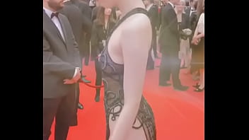 Ngọc Trinh khoe v&ograve_ng 3 sexy tại Cannes