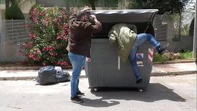 Se la follan unos vagabundos