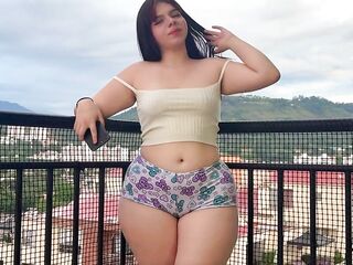 Pretty Colombian with a large booty seduces her neighbour
