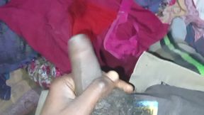 Night mein aunty ki peticot painty bra per mutthi maar Diya