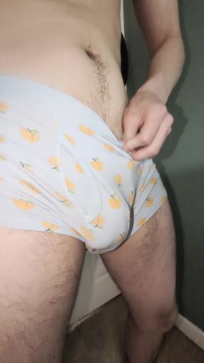 Bulgy twink reveals his bulge during solo playtime