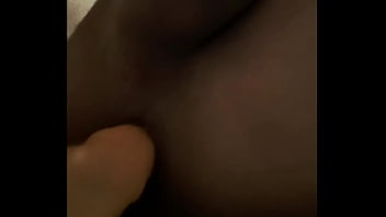 My pareja masturbandose quien le ayuda