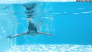 Swimming pool underwater nude Beauty Bonnie Dolce