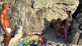 meti com a travesti ninfeta na praia junto com a maior buceta do brasil