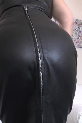 Be My Leather-clad Ass Sniffer! Lady Victoria Valente