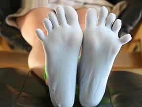 FIVE TOE SOCKS BARE FEET