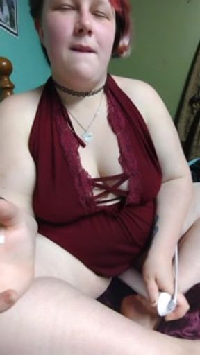 wifey smokes while cumming on vibrator