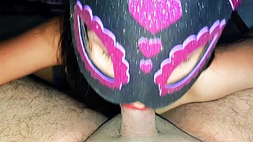 Ella es una diosa mamando verga chupa muy rico y semen en su boquita sexy