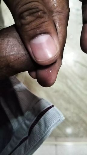 Kitchen me bhabhi ko pakad ke muh me diya