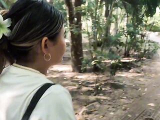 I met a gal on the way to the beach and that babe led me to experience smth I didn't await.