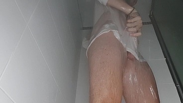 Eden Frost se la joue branle très humide sous la douche