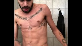 Vem aqui pra levar essa gozada na cara