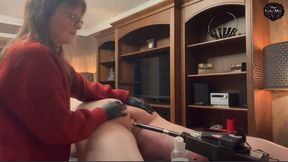 DomLady Mia - Bestrafung des Schreckens für den Sklaven - Training: Arsch gefickt mit der Fickmaschine - Teil 3