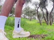 Profesor se folla a su alumno en el parque y le mete toda su polla gigante y gorda en público