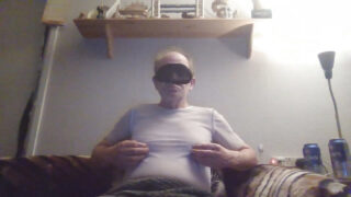 Zabawa na kamerce ze starszymi brytyjskimi przystojniakami w bieliźnie, ruchanymi pięściami i kończącymi się wybuchowymi wytryskami