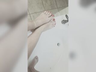 Me vengo en sus pies sexys