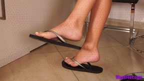 Myra Flip Flop Play - Shoeplay - HD MP4