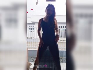 Lalin girl gostosa com bunda grande pedindo piroca