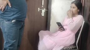 College girl ne apne boyfriend ko ghar me bulaya