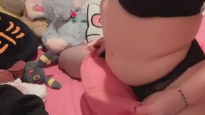 Chubby Girl Orgasms Humping Her Pillow