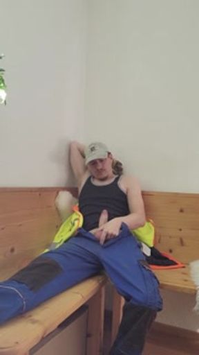 Quick wank after work in the woods